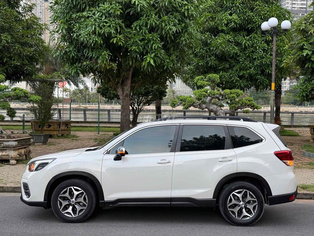 Subaru Forester 2.0i L 2019 Белый 95.000 км