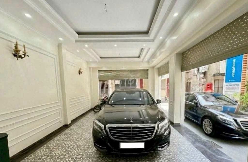 Угловой дом в центре Лонгбьен, сосед Vinhomes