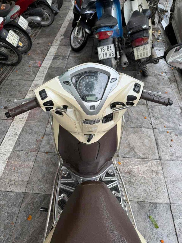 Женская кремовая одежда Honda Lead 2020
