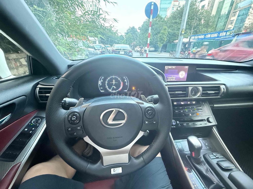 Лексус IS250F-Sport 2013 белый 80 000 миль