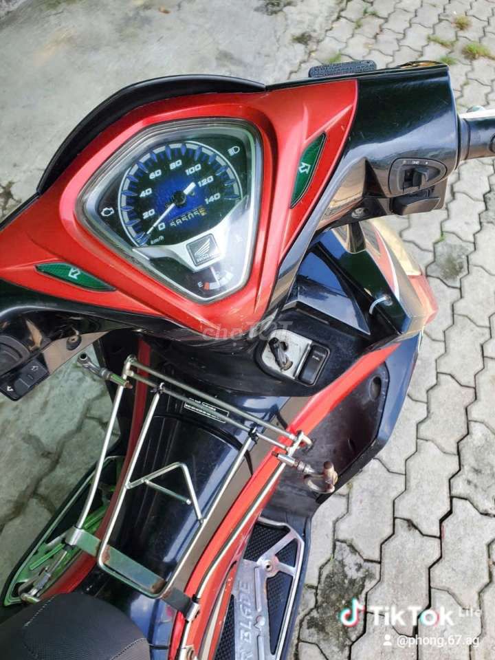 Honda Air Blade 2024 красный черный Вьетнам