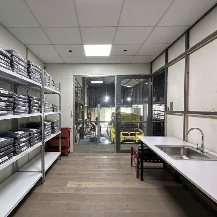 Cho thuê kho Phạm Hữu Lầu – 200m² + 100m² gác, 2 phòng văn phòng 