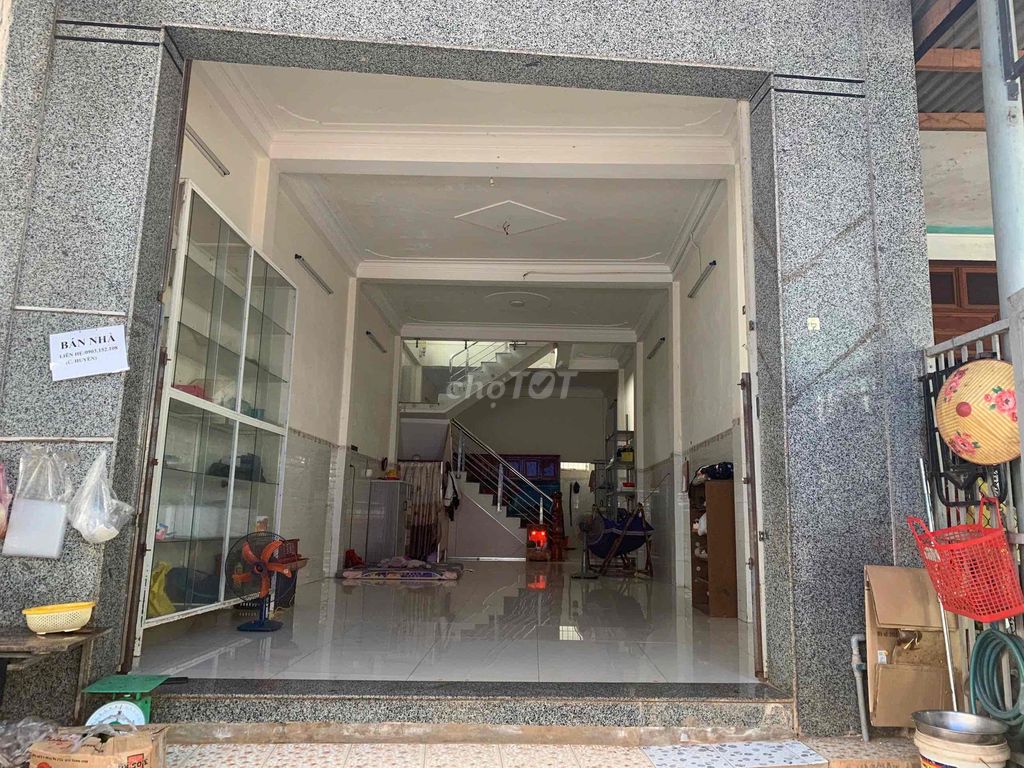 Cần bán căn nhà mặt tiền chợ hoài hương Cần bán căn nhà mặt tiền chợ hoài hương