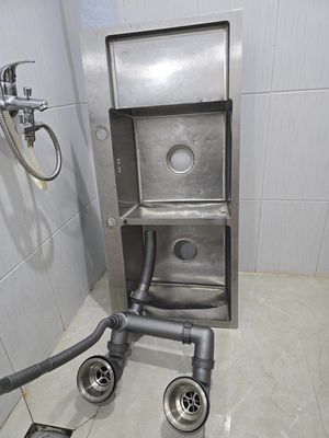 Bồn rửa inox và ống thoát nước (đã qua sử dụng)