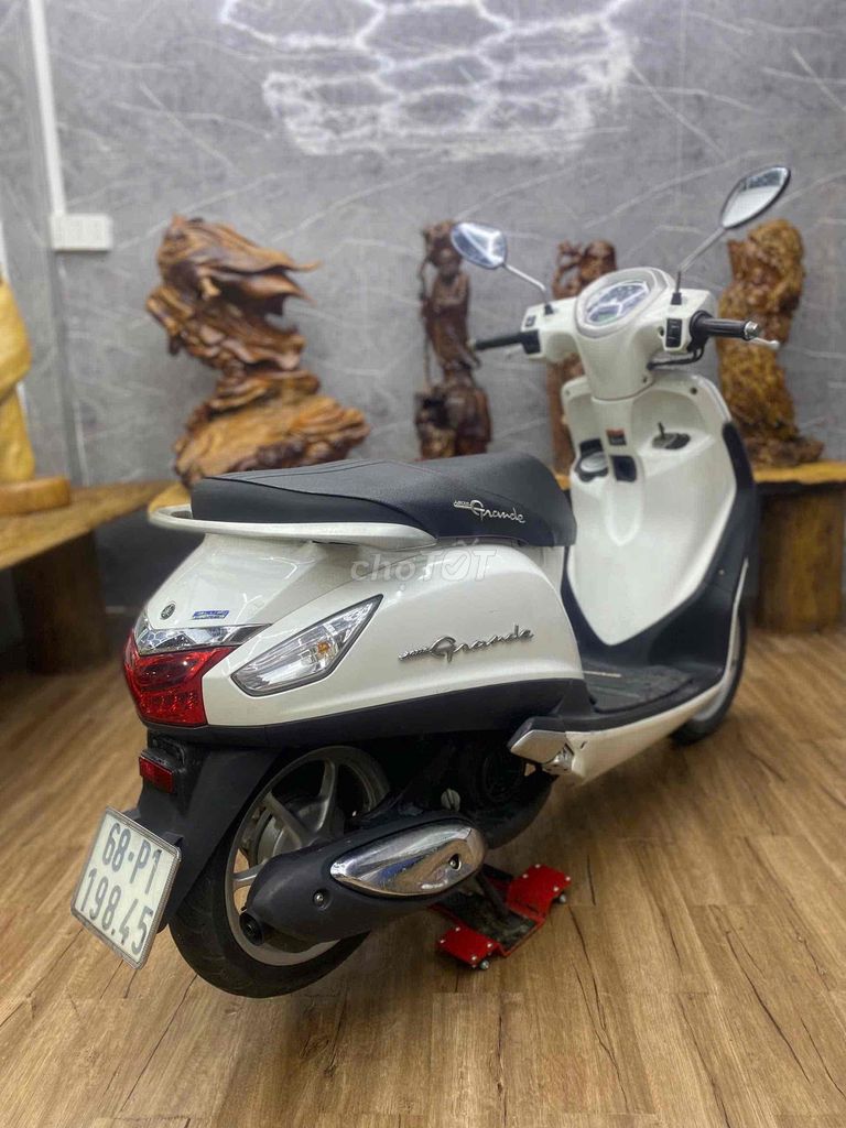 👉Grande chính chủ máy zin êm, dàn áo cứng cáp. Mua bán Xe máy tại Quận 7 Tp Hồ Chí Minh được đăng bởi Xe Cũ Hiếu CT hình 2