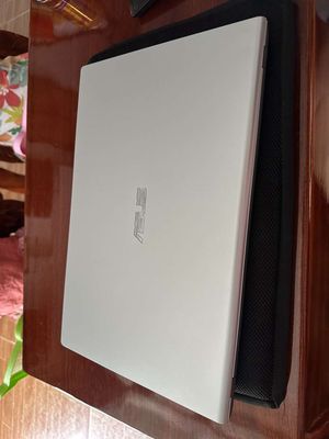 Cần bán laptop Asus
