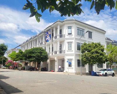 Mặt bằng kinh doanh kết hợp nhà ở 200m2 khu phố Tân Hiệp, Dĩ An. Mua bán văn phòng, mặt bằng kinh doanh tại Thành phố Dĩ An Bình Dương được đăng bởi Huỳnh Phan Mỹ Nhung