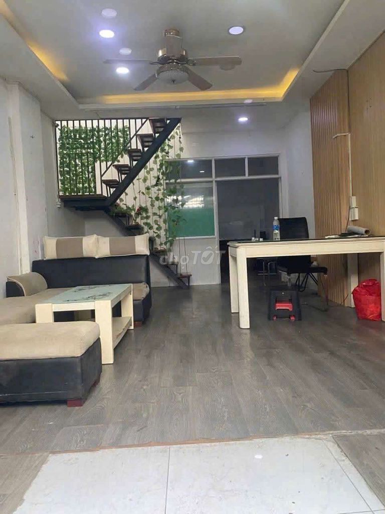 Аренда · 2 комн. · 60 м² · Quận 5, ул. Đường Trần Phú