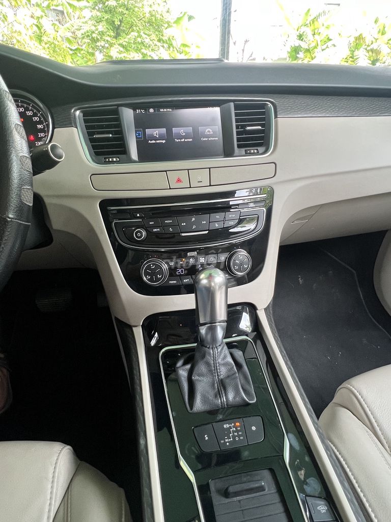 Peugeot 508 2015 белый 82 000 км