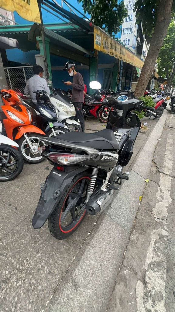 Honda Future mập Fi 2016 Черный, состояние 98% новый