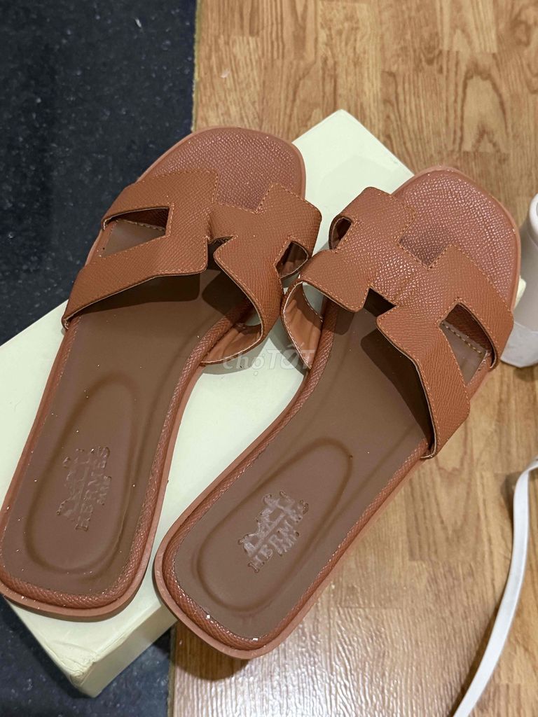 Dép lê Nữ Da Nâu Size 38. Mua bán Giày dép tại Quận 3 Tp Hồ Chí Minh được đăng bởi Xuân Hương hình 1