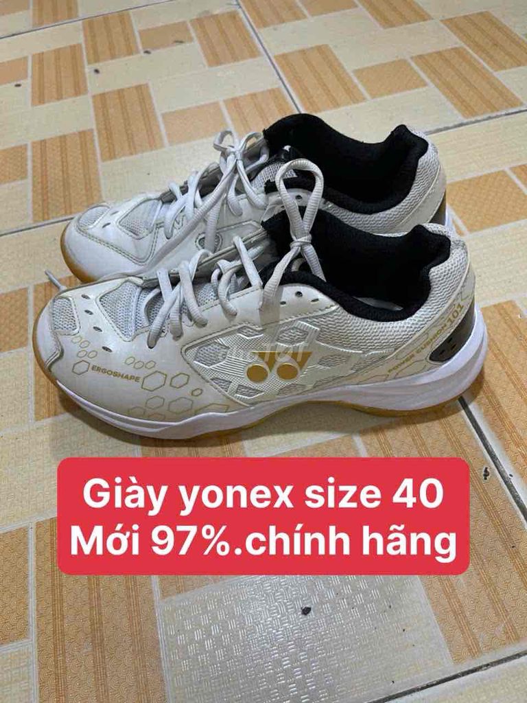 Giày cau lông yonex chinh hãng size 40 mới 97%