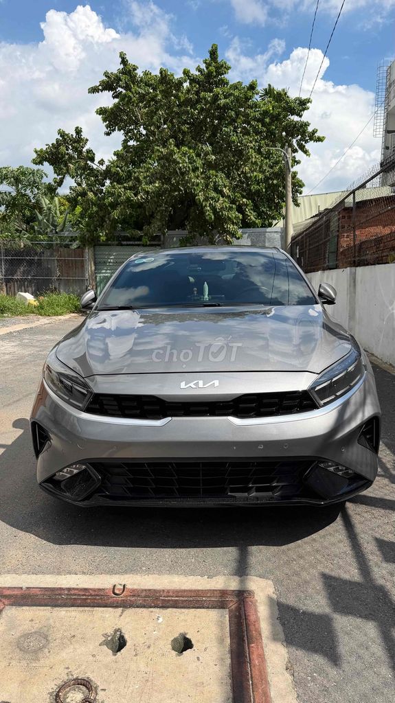 Kia K3 2.0 Premium 2022 серый один владелец номера Хошимина