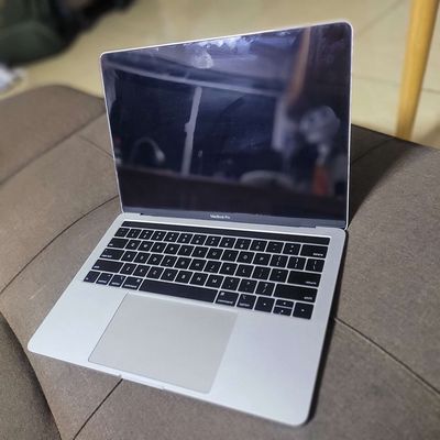 Máy macbook pro 2018 kg lên nguồn