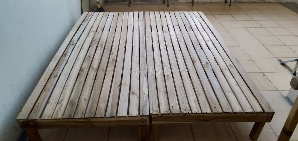 Giường gỗ thông đã sử dụng. Mua bán Giường, chăn ga gối nệm tại Quận Hai Bà Trưng Hà Nội được đăng bởi Biển Đông hình 1