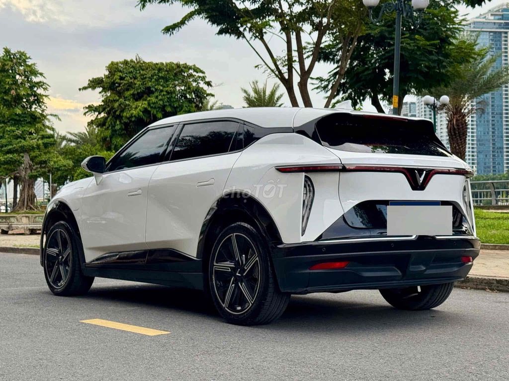 Vinfast VF7 Plus 2025 Trắng 15.000 km. Mua bán Ô tô tại Huyện Bình Chánh Tp Hồ Chí Minh được đăng bởi Quốc Nhẫn hình 5