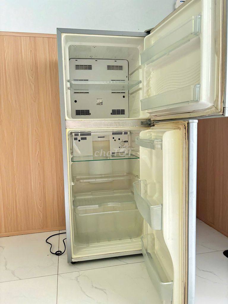Tủ lạnh Sharp Bạc Hư hỏng. Mua bán Tủ lạnh tại Quận Cẩm Lệ Đà Nẵng được đăng bởi vien ngoc hình 1
