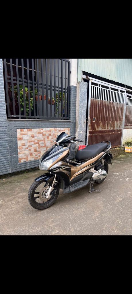 Honda Air Blade 2012 Đầu bò FI Đen vàng. Mua bán Xe máy tại Thành phố Biên Hòa Đồng Nai được đăng bởi tuan hình 3
