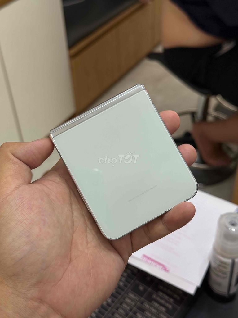 Galaxy Z Flip5 xanh 99. Mua bán Điện thoại tại Quận 10 Tp Hồ Chí Minh được đăng bởi Hậu Lưu hình 1