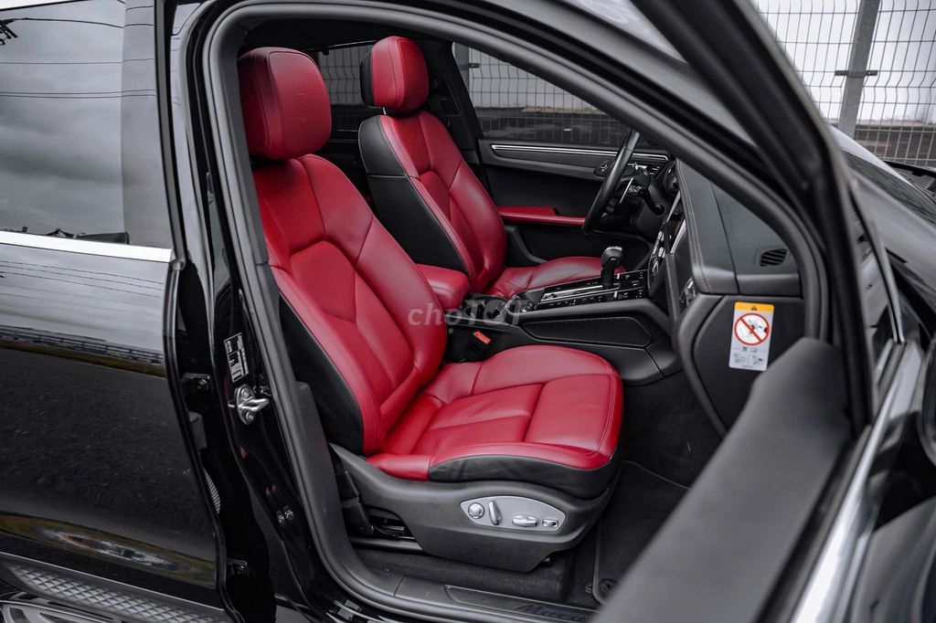 Porsche Macan 2021 màu đen ghế đỏ cực đẹp. Mua bán Ô tô tại Quận 7 Tp Hồ Chí Minh được đăng bởi Hoàn Lee Xe Lướt hình 13
