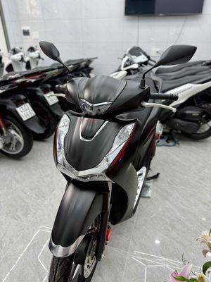 Honda SH 160i 2025 Đen 1000 km. Mua bán Xe máy tại Quận Liên Chiểu Đà Nẵng được đăng bởi Thành Đại  