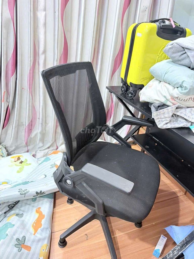 thanh lý bàn học cho bé kèm ghế. Mua bán Bàn ghế tại Quận 4 Tp Hồ Chí Minh được đăng bởi Tùng hình 1
