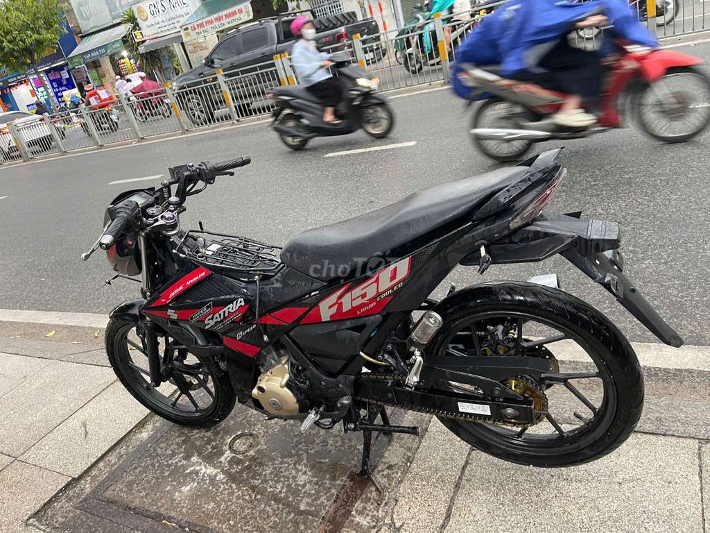 Мотоцикл Suzuki Satria 2021 Черный с красным