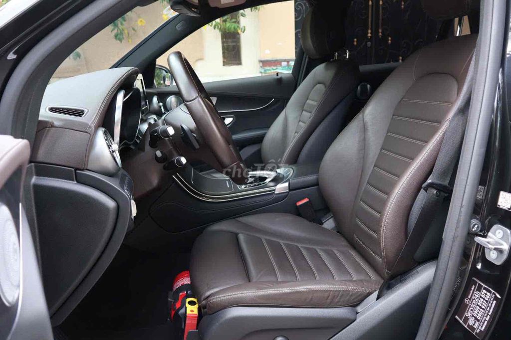 Mercedes Benz GLC 300 4matic model 2017 1 chủ. Mua bán Ô tô tại Quận 8 Tp Hồ Chí Minh được đăng bởi Khoa nguyễn hình 6
