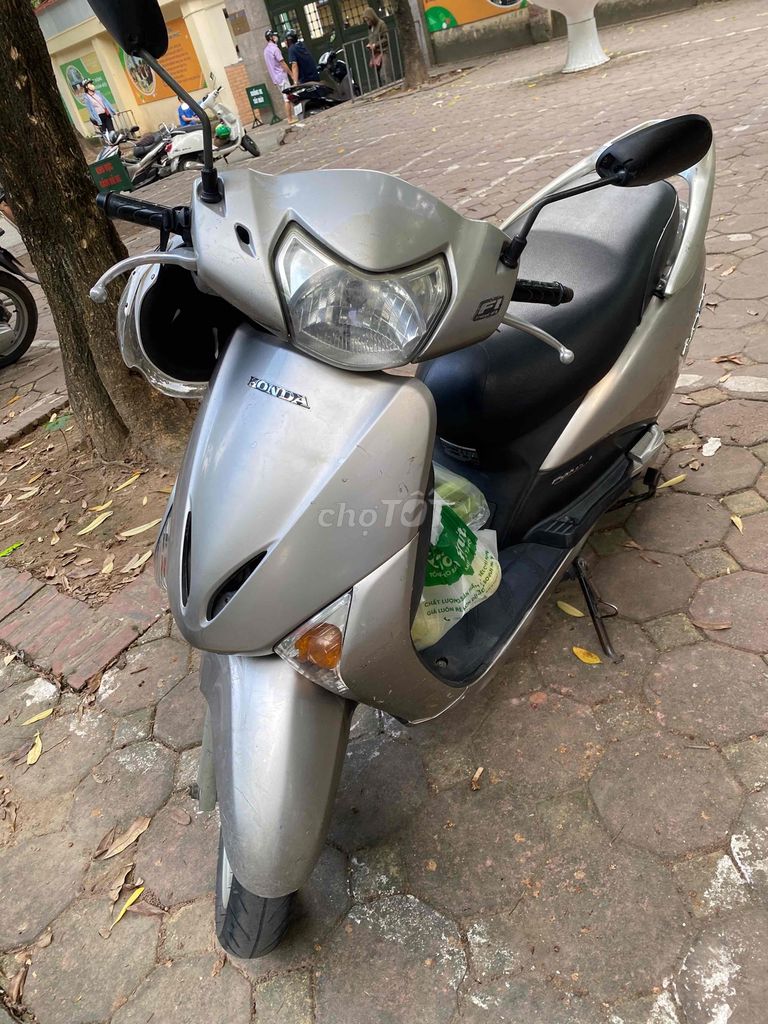 cần bán Lead 2011 chân chống điện. Mua bán Xe máy tại Quận Đống Đa Hà Nội được đăng bởi Duc hình 4