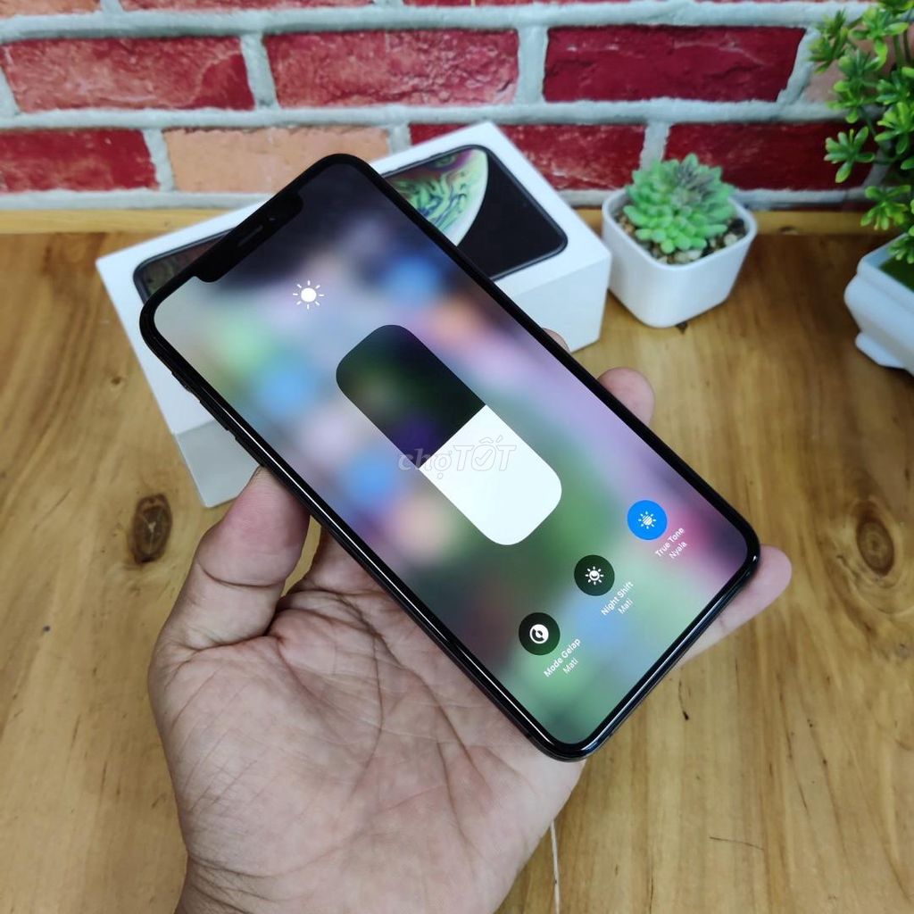 Iphone XS 64 Đen tuyệt đẹp còn BH dài 6 tháng