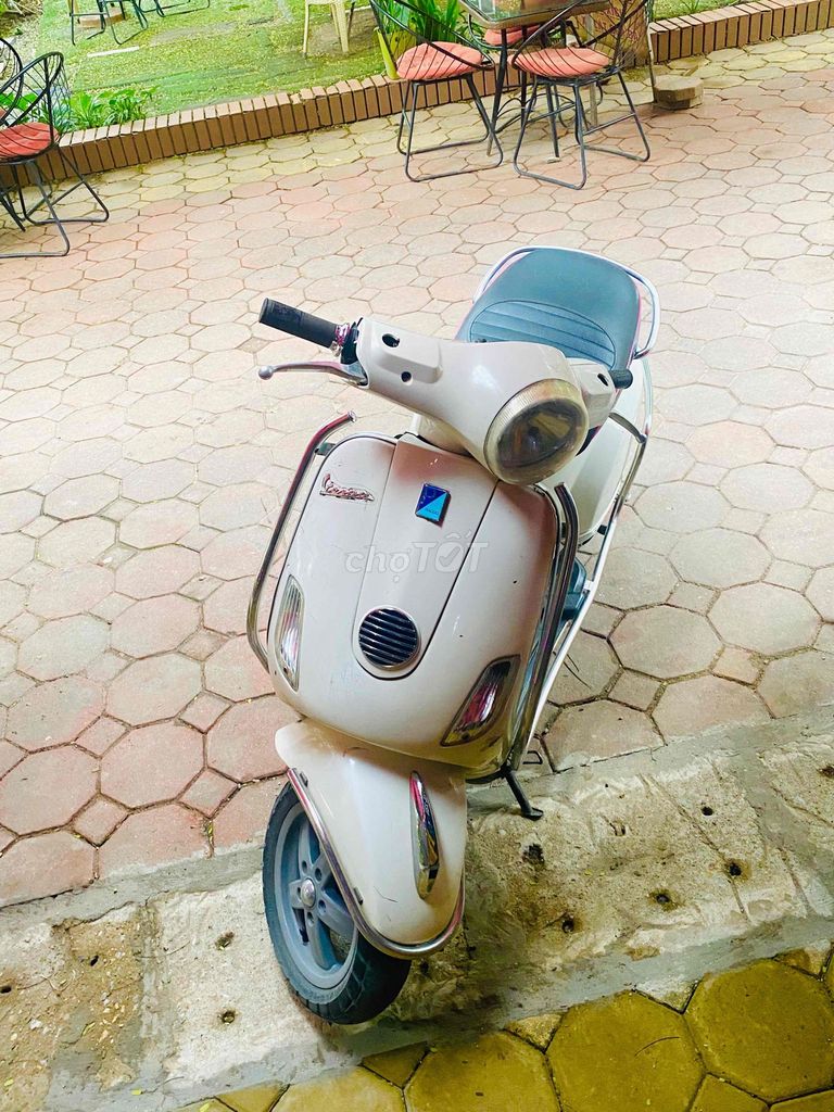 Piaggio Vespa LX 125 Trắng Đã sử dụng. Mua bán Xe máy tại Quận Hoàng Mai Hà Nội được đăng bởi Cẩm Tú hình 3
