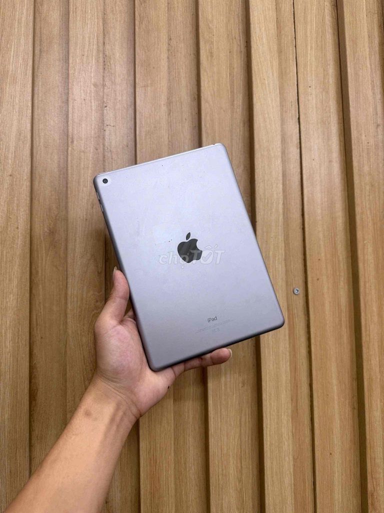 Apple iPad Gen 6 128GB Xám Nguyên bản. Mua bán Máy tính bảng tại Quận Đống Đa Hà Nội được đăng bởi Hanoi moibile đức hình 1