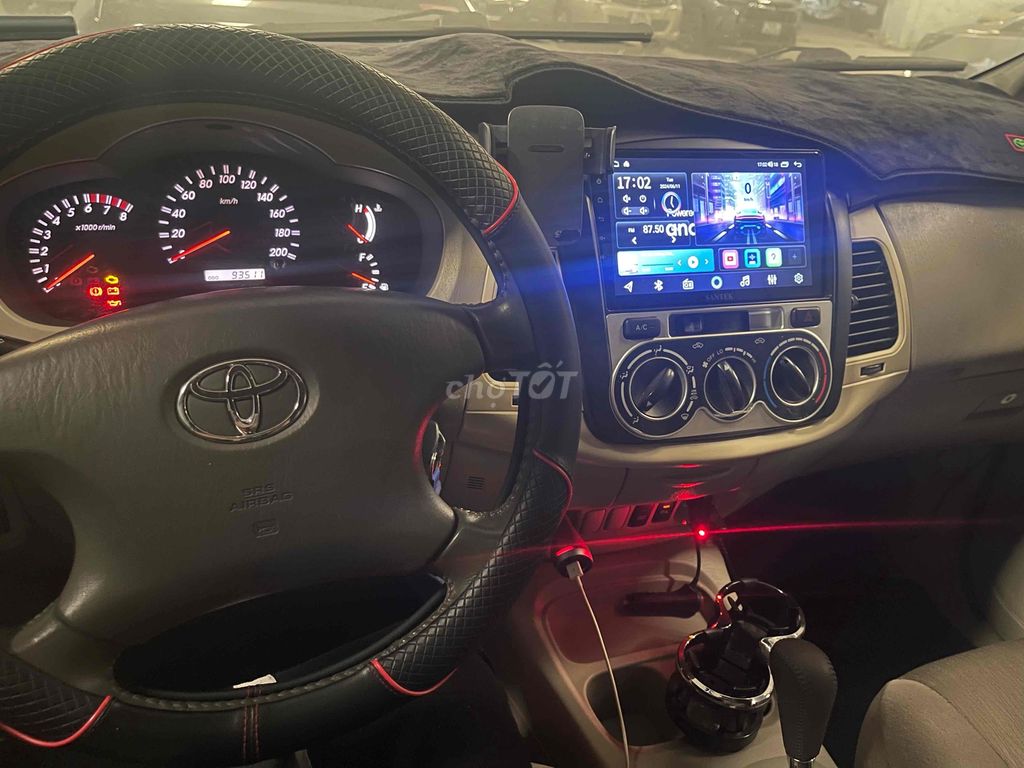 Toyota Innova 2009 J - 100000 km