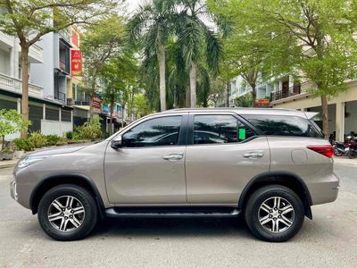 Toyota Fortuner 2019 bạc odo nhú 9 vạn