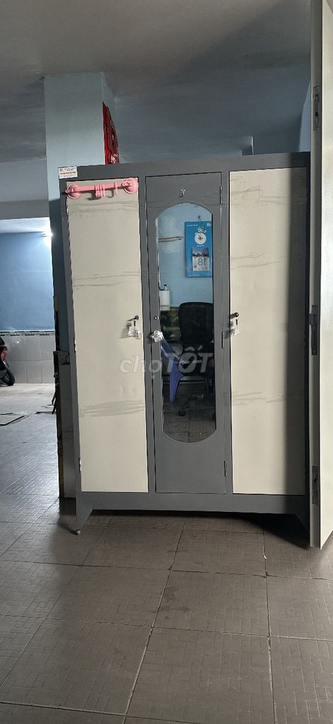Tủ quần áo Kim loại Xám, Trắng có gương. Mua bán Tủ, kệ gia đình tại Quận Bình Thạnh Tp Hồ Chí Minh được đăng bởi Nhung hình 1