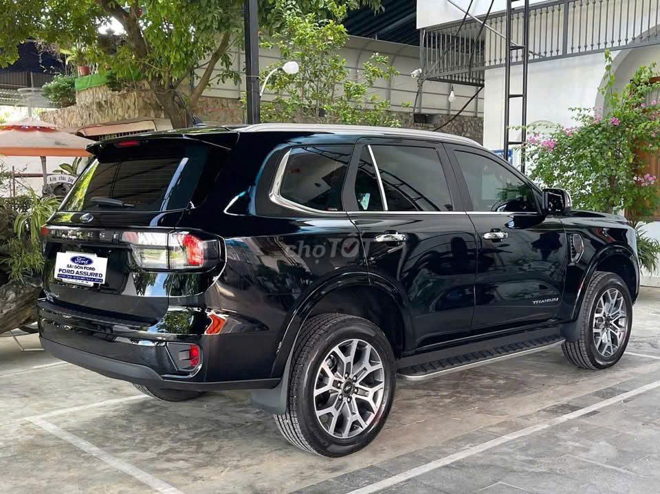 Ford Everest Titanium 4x2 2026 чёрный 3 700 км