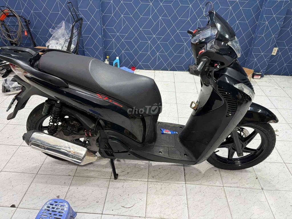 Do nhà chật nên minh muôn bán cho anh em nào cần. Mua bán Xe máy tại Quận 1 Tp Hồ Chí Minh được đăng bởi Tony Cao hình 3