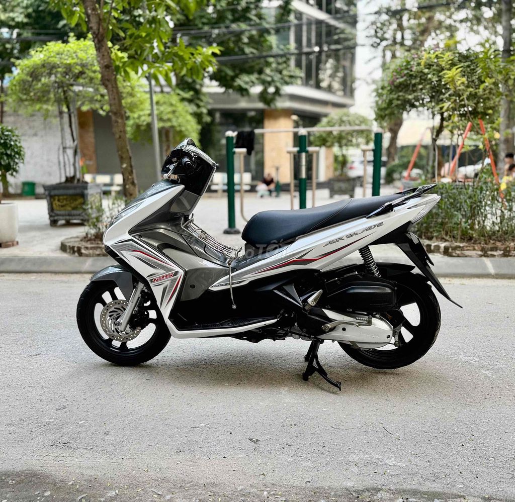 Airblade 125 chính chủ máy zin chất. Mua bán Xe máy tại Quận Bắc Từ Liêm Hà Nội được đăng bởi XE MÁY ÁNH QUÂN hình 2