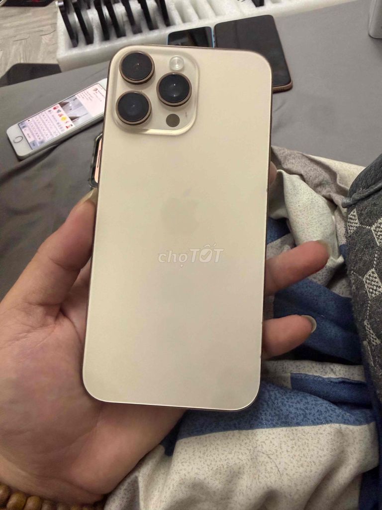 iPhone 16 Pro Max 256GB Vàng. Mua bán Điện thoại tại Quận Đống Đa Hà Nội được đăng bởi Akiraphan hình 1