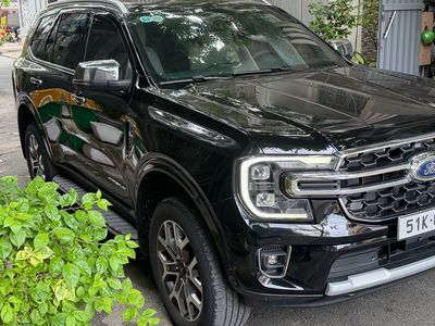 Ford Everest Titanium 4x4 2023 Đen 3 vạn km