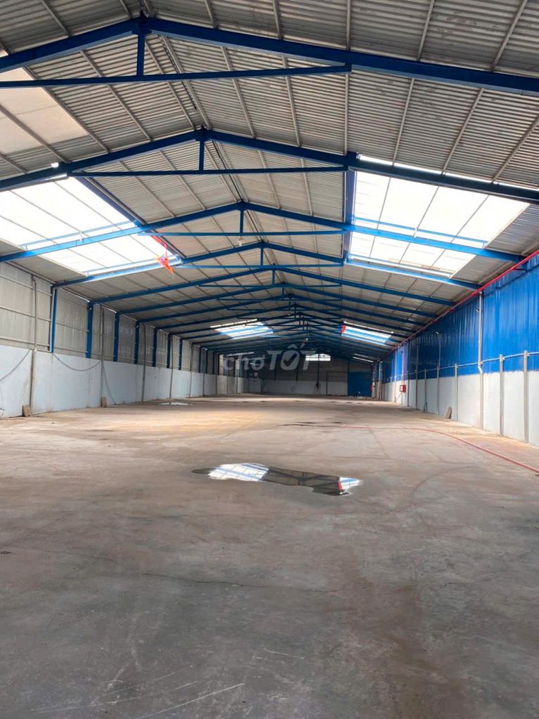 Kho Khu Tên Lửa 400m2 kho cao ráo đường xe coint