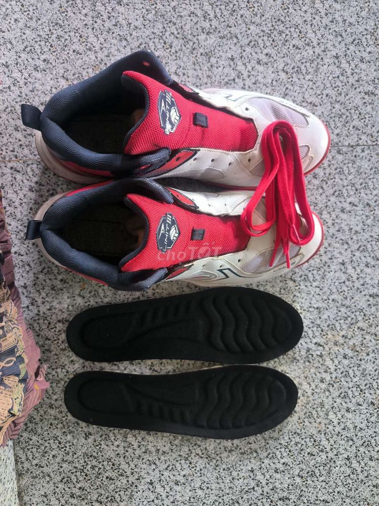Giày thể thao nam nữ size 43 đỏ trắng. Mua bán Giày dép tại Huyện Châu Thành Tây Ninh được đăng bởi Quốc Khanh Lưu Hoàng hình 1