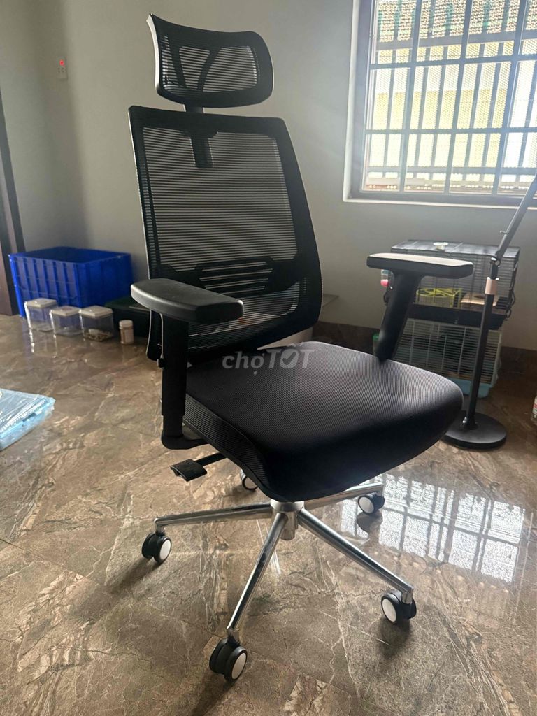 Ghế văn phòng VSEAT Lưới Đen 95% mới. Mua bán Bàn ghế tại Thành phố Buôn Ma Thuột Đắk Lắk được đăng bởi PUBMT hình 1