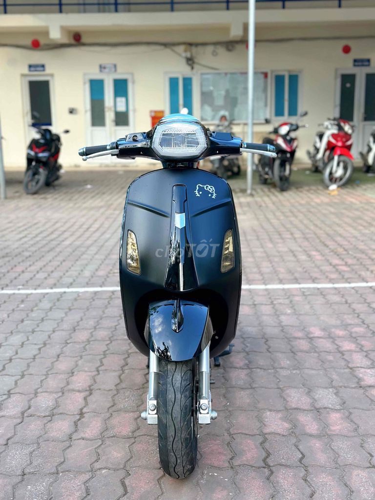 Электроскутер Vespa GTDD Матовый черный с аккумулятором 2026