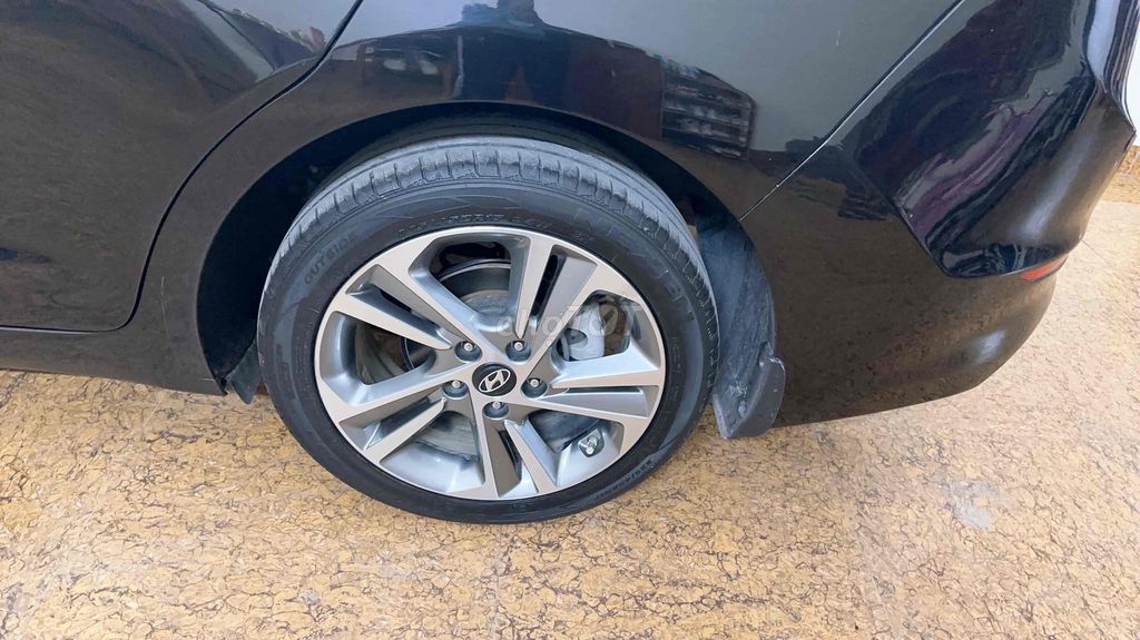 Hyundai Elantra 2019 2.0AT - 89896 km