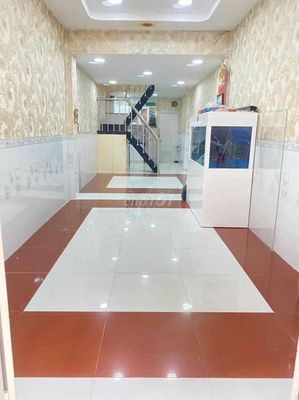 Nhà Nguyên Căn Đường Bến Vân Đồn - 2PN 1WC - 3x16m - Sẵn Máy Lạnh