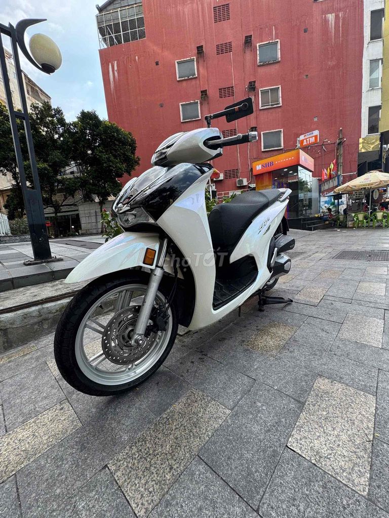 Honda SH350i 2023 Trắng 40000 km. Mua bán Xe máy tại Quận 1 Tp Hồ Chí Minh được đăng bởi Nguyễn anh Tuấn hình 2