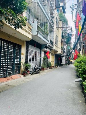 Bán nhà Lê Trọng Tấn, phân lô, ô tô, thông, mới đẹp, dân xây kiên cố. Mua bán nhà ở tại Quận Thanh Xuân Hà Nội được đăng bởi TRỊNH KIM HUÊ