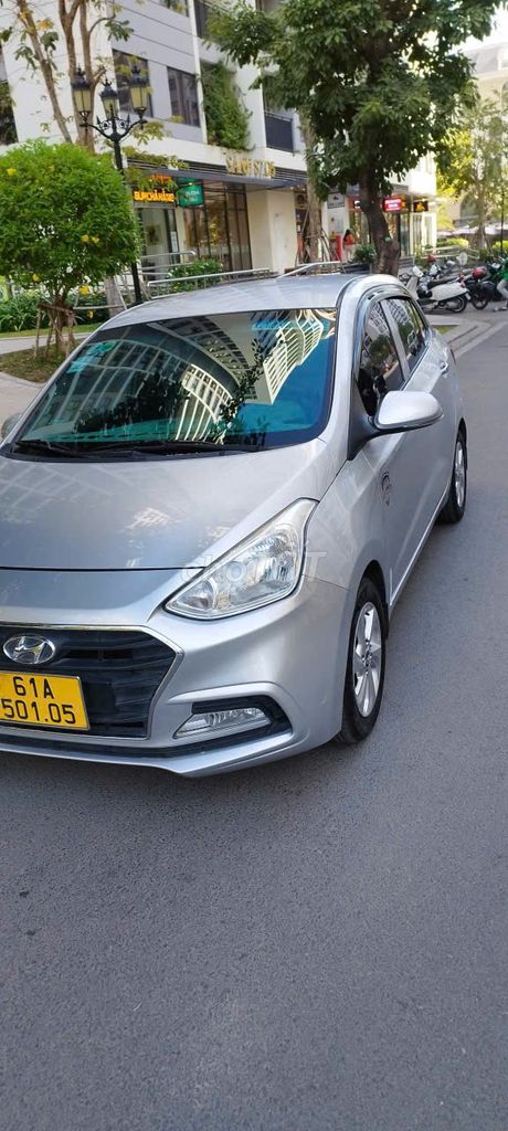 Hyundai i10 Sedan 2018 Серебристый