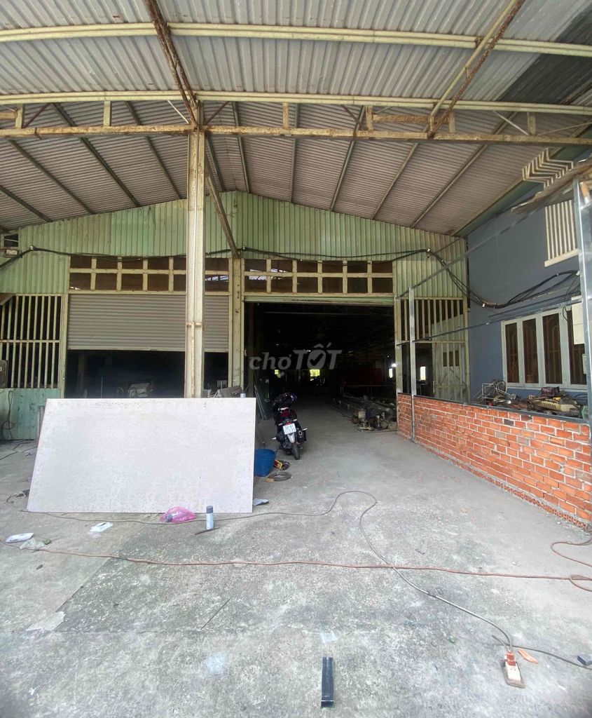 Cho thuê kho, xưởng 1000m2 gần Ql22